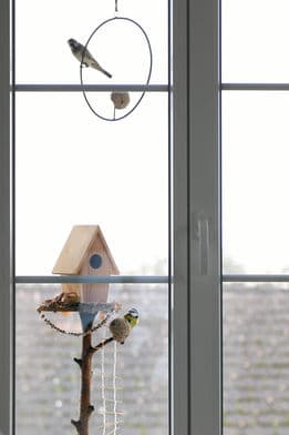 Futterstellen und Vogelhäuser