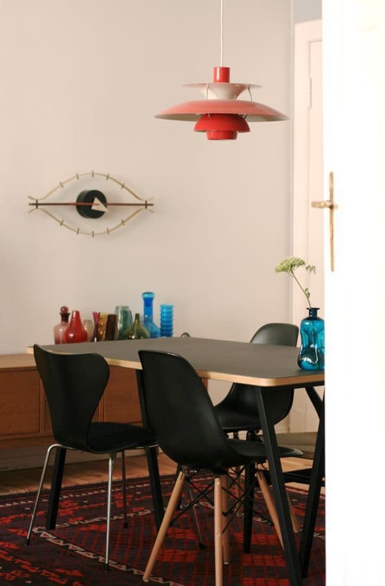 Die Eye Clock von Vitra in echten Wohnungen